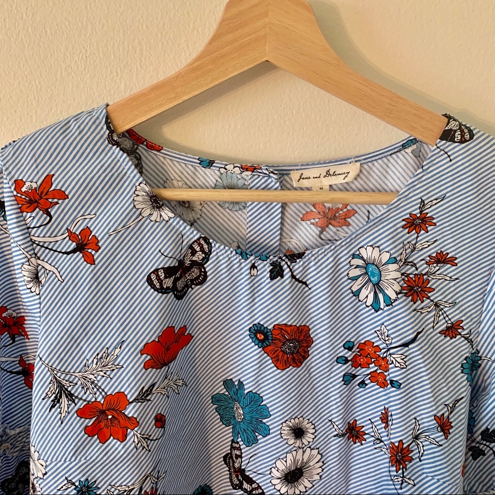 ⭐️ 2 for $10! ⭐️ Jane and Delancey Blouse - Picture 2 of 5